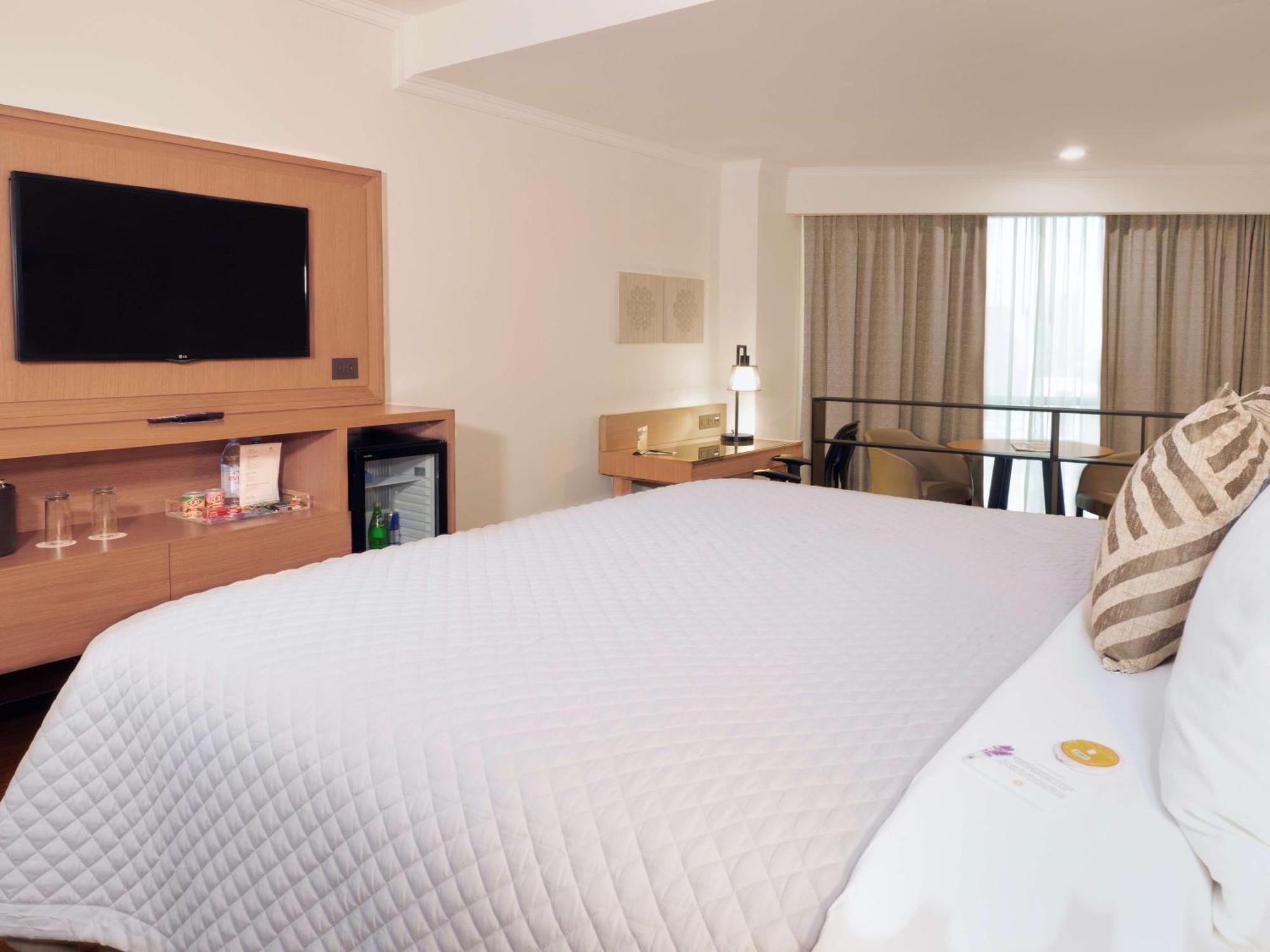 Ms Milenium Monterrey Curio Collection By Hilton Hotel San Pedro Garza Garcia Exterior photo